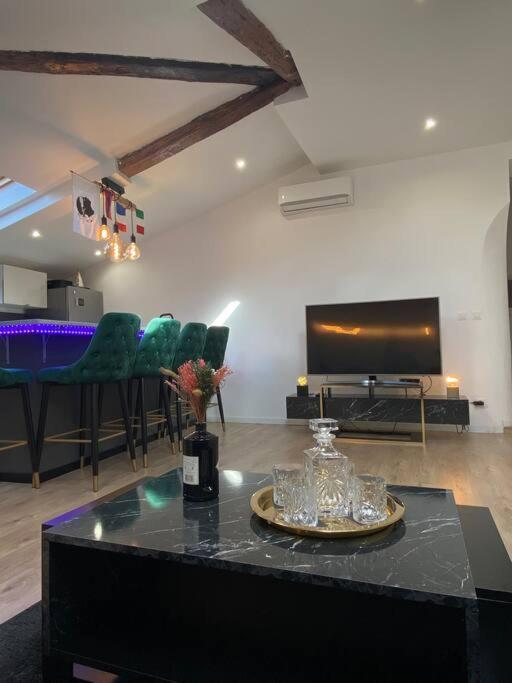 ניס Welcome To Matteo'S Bar - Place Massena 5Min Beach מראה חיצוני תמונה